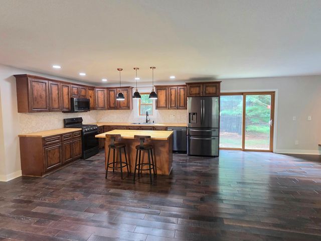 7220 237th Avenue NE, Stacy, MN 55079