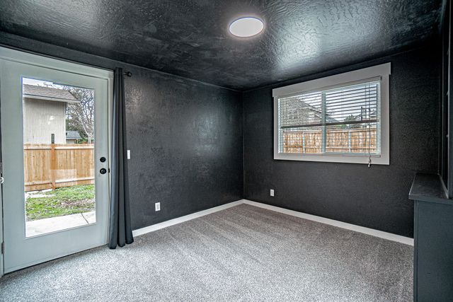 1916 Inverness Drive, Medford, OR 97504