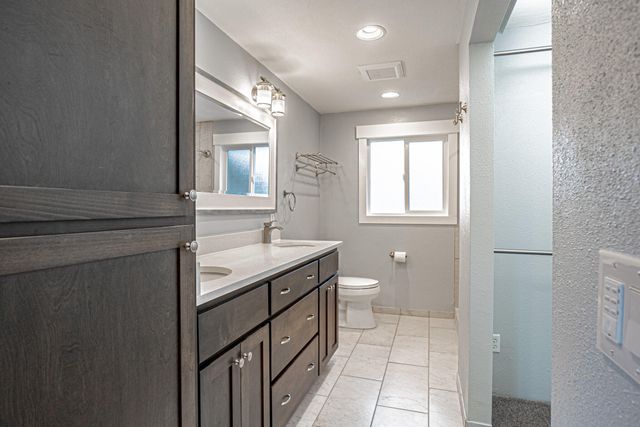 1916 Inverness Drive, Medford, OR 97504