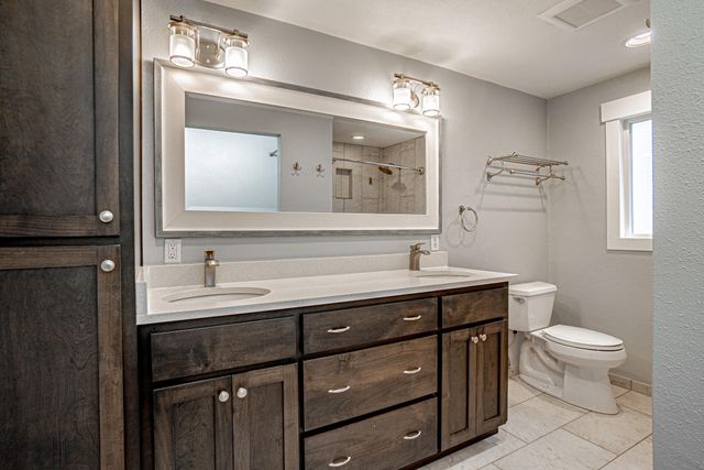 1916 Inverness Drive, Medford, OR 97504