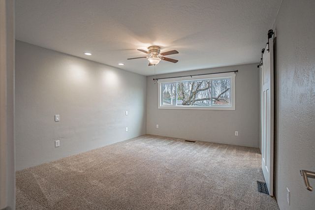 1916 Inverness Drive, Medford, OR 97504