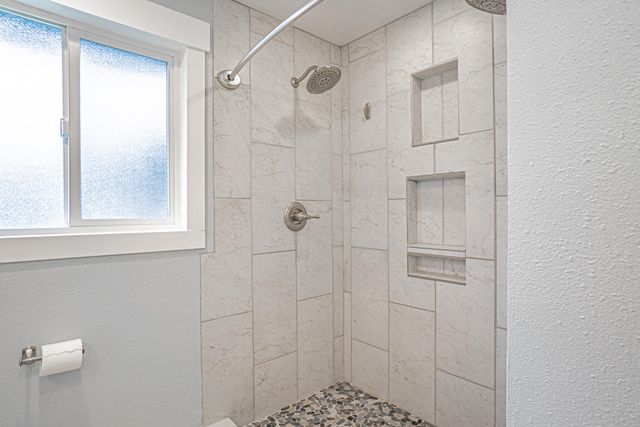 1916 Inverness Drive, Medford, OR 97504