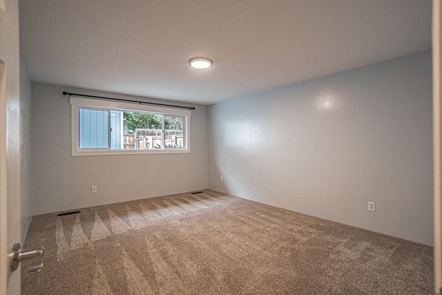 1916 Inverness Drive, Medford, OR 97504