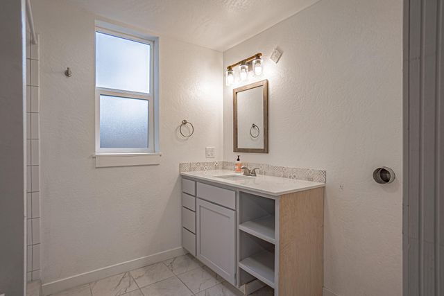 1916 Inverness Drive, Medford, OR 97504