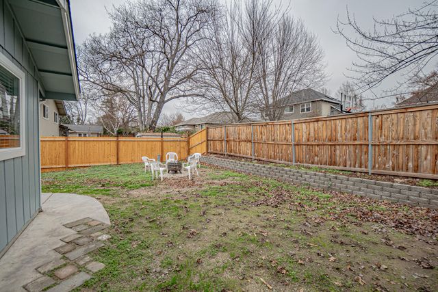 1916 Inverness Drive, Medford, OR 97504