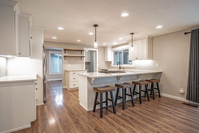 1916 Inverness Drive, Medford, OR 97504