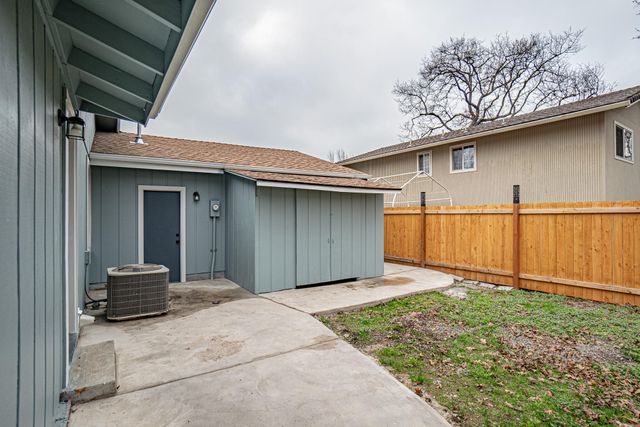 1916 Inverness Drive, Medford, OR 97504