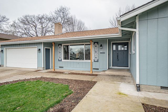 1916 Inverness Drive, Medford, OR 97504