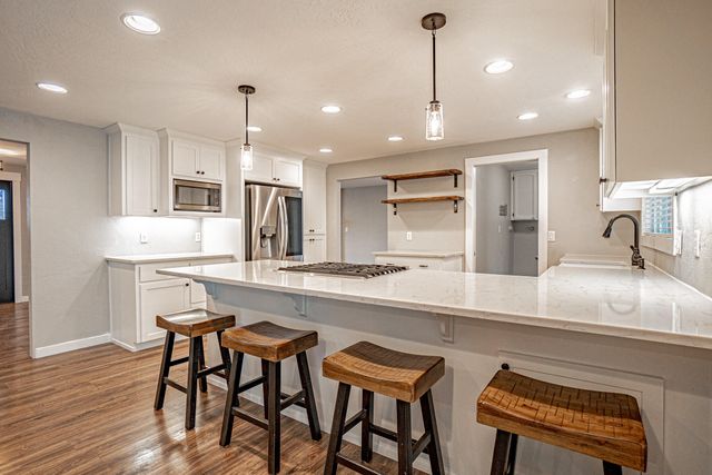 1916 Inverness Drive, Medford, OR 97504