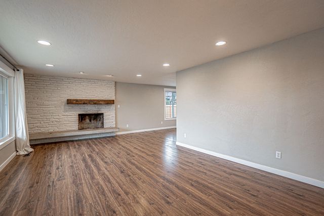 1916 Inverness Drive, Medford, OR 97504