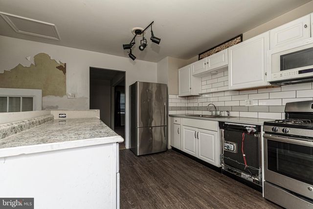 6 ABSON DR, New Castle, DE 19720
