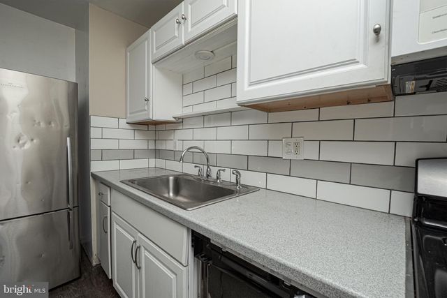 6 ABSON DR, New Castle, DE 19720