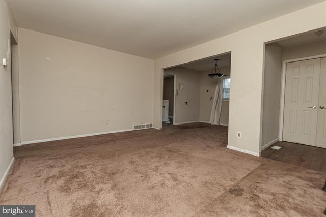 6 ABSON DR, New Castle, DE 19720