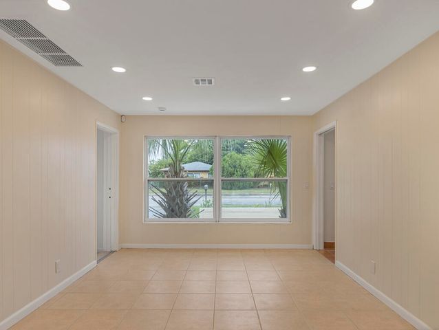 371 W 34th Street, Riviera Beach, FL 33404