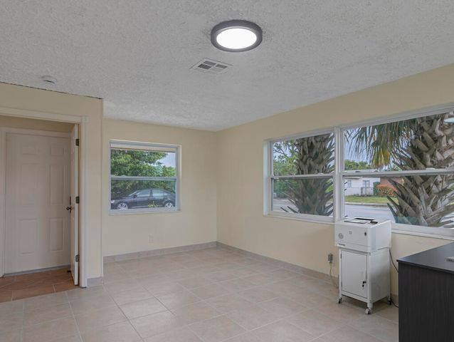 371 W 34th Street, Riviera Beach, FL 33404