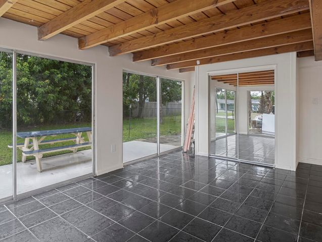 371 W 34th Street, Riviera Beach, FL 33404