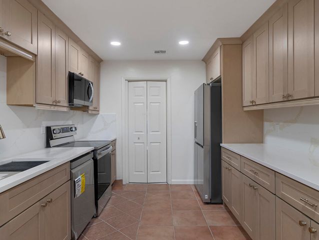 371 W 34th Street, Riviera Beach, FL 33404