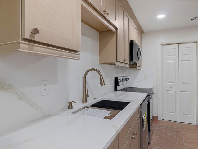 371 W 34th Street, Riviera Beach, FL 33404