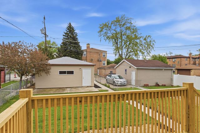2705 N 73rd Avenue, Elmwood Park, IL 60707