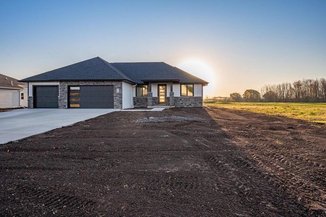 713 ROYAL ST PATS DRIVE, Wrightstown, WI 54180