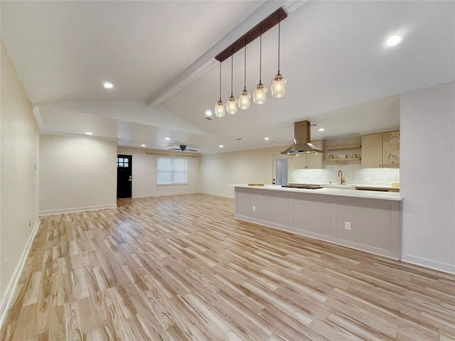 6811 Heron Drive, Houston, TX 77087