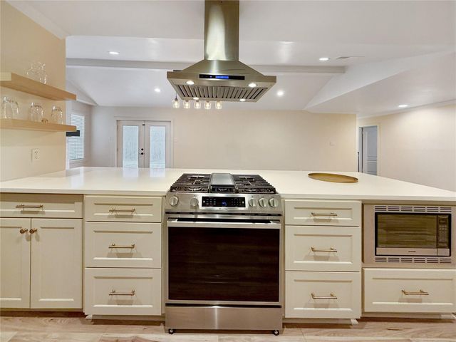 6811 Heron Drive, Houston, TX 77087