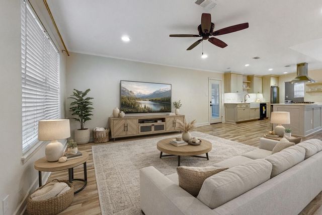 6811 Heron Drive, Houston, TX 77087