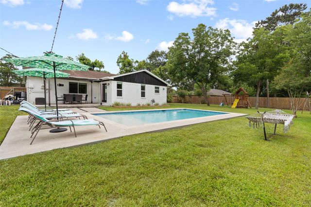 6811 Heron Drive, Houston, TX 77087