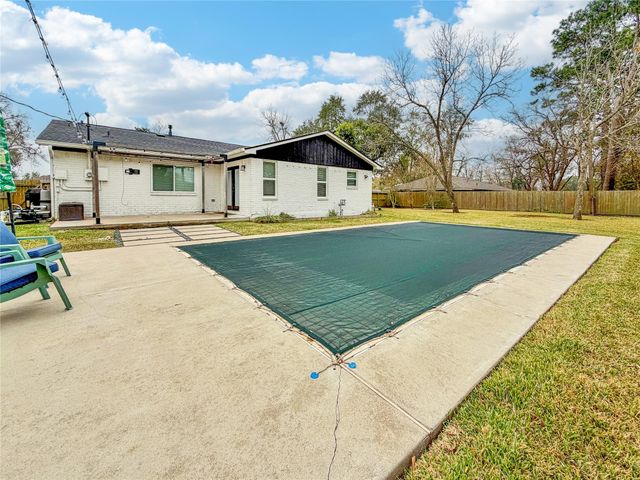6811 Heron Drive, Houston, TX 77087