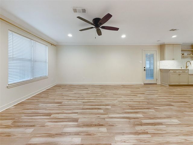 6811 Heron Drive, Houston, TX 77087