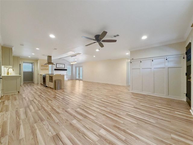 6811 Heron Drive, Houston, TX 77087