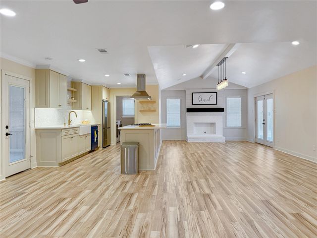 6811 Heron Drive, Houston, TX 77087