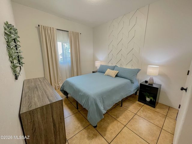 936 E Navajo Road, Tucson, AZ 85719
