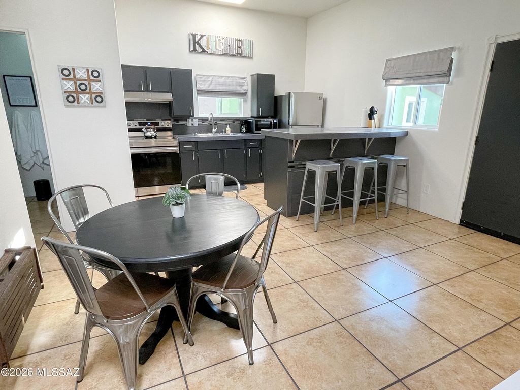 936 E Navajo Road, Tucson, AZ 85719