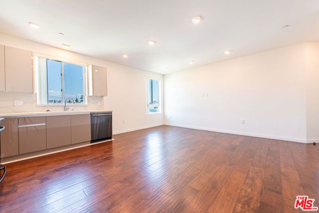 5531 La Mirada Avenue 202, Los Angeles, CA 90038