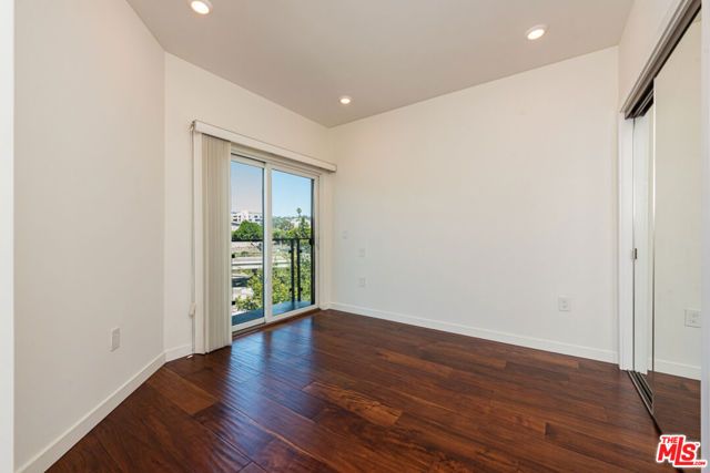 5531 La Mirada Avenue 202, Los Angeles, CA 90038