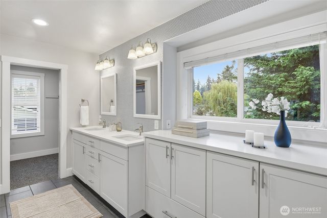 21505 W 84th Avenue W, Edmonds, WA 98026