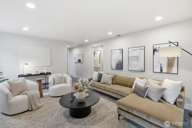 21505 W 84th Avenue W, Edmonds, WA 98026