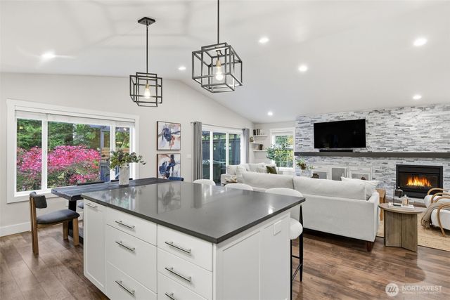 21505 W 84th Avenue W, Edmonds, WA 98026