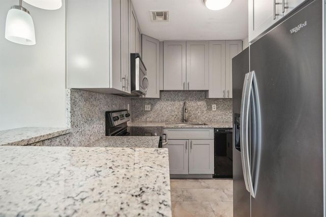 3040 NE 16th Avenue 402, Oakland Park, FL 33334