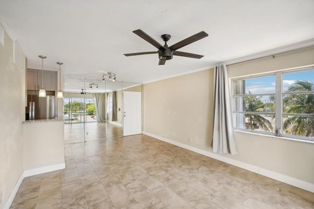 3040 NE 16th Avenue 402, Oakland Park, FL 33334