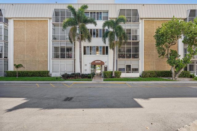 3040 NE 16th Avenue 402, Oakland Park, FL 33334