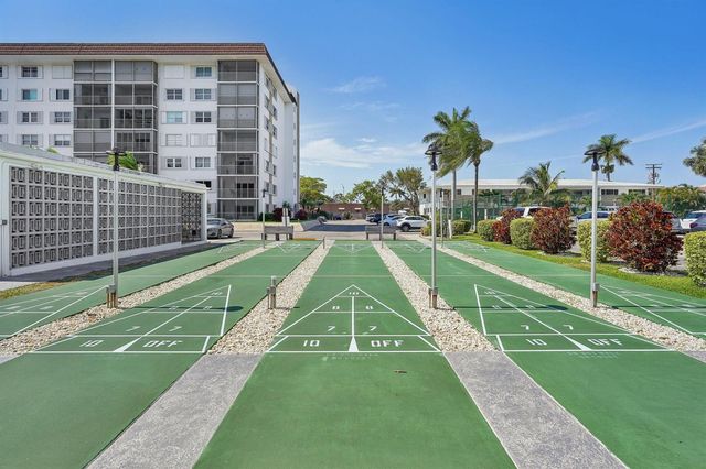 3040 NE 16th Avenue 402, Oakland Park, FL 33334