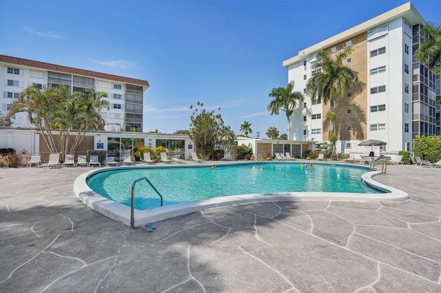 3040 NE 16th Avenue 402, Oakland Park, FL 33334
