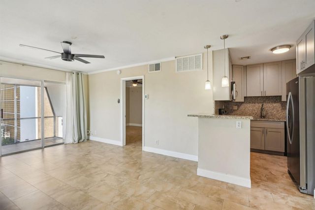 3040 NE 16th Avenue 402, Oakland Park, FL 33334