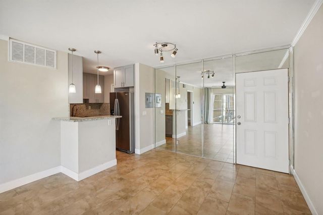 3040 NE 16th Avenue 402, Oakland Park, FL 33334