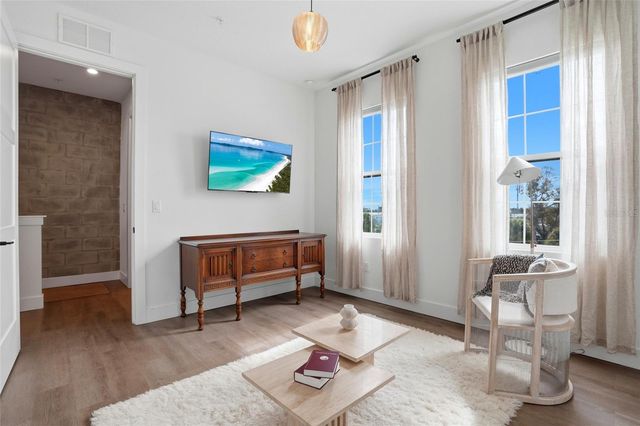 2736 5TH AVE S AVENUE S 4, St Petersburg, FL 33712