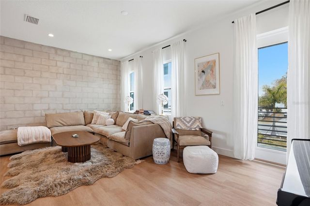 2736 5TH AVE S AVENUE S 4, St Petersburg, FL 33712