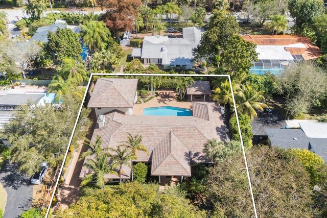 10601 SW 72nd Ct, Pinecrest, FL 33156