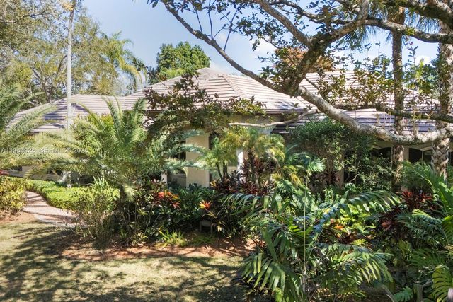 10601 SW 72nd Ct, Pinecrest, FL 33156